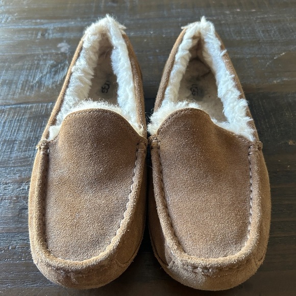 UGG Other - UGG Slippers Men’s Size 6 in Perfect Condition